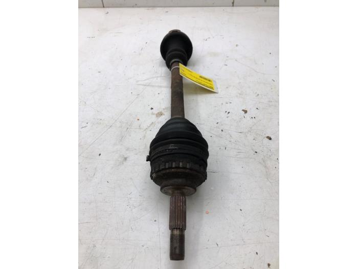 Gebrauchte Antriebswelle links vorne Renault Kangoo (KC) 1.4 Preis € 36,75 Margenregelung angeboten von Wessel Parts & Service B.V.