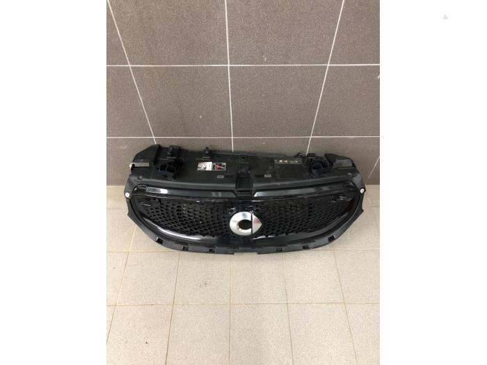 Używane Panel przedni Smart Fortwo Cabrio (453.4) Electric Drive, EQ Cena € 208,95 Procedura marży oferowane przez Wessel Parts & Service B.V.