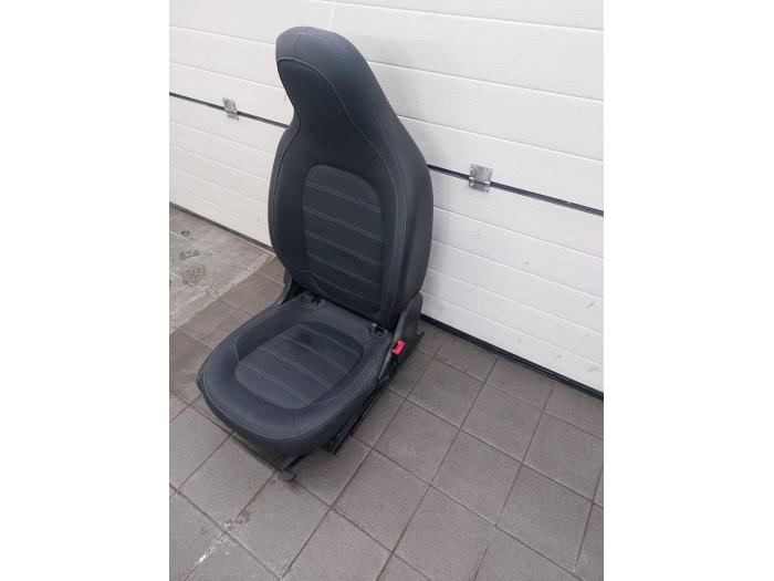 Seat, right from a Smart Fortwo Cabrio (453.4) Electric Drive 2017