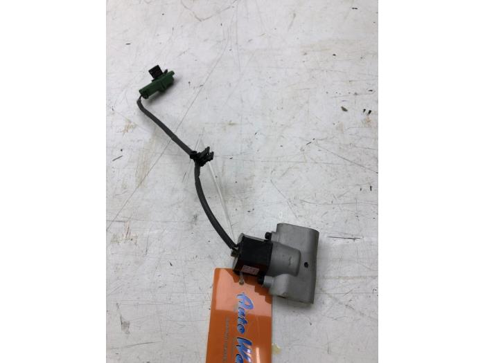 AC expansion valve from a Smart Fortwo Cabrio (453.4) Electric Drive 2017