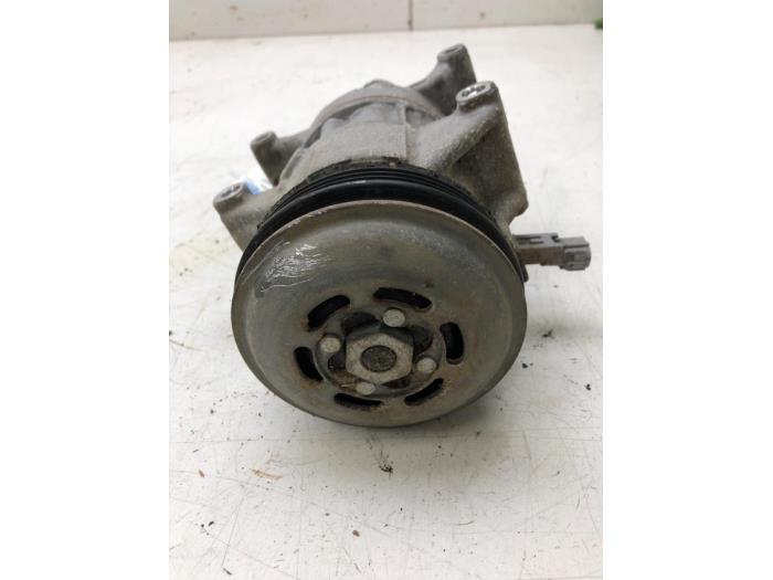 Air conditioning pump from a Toyota Verso S 1.33 16V Dual VVT-I 2014