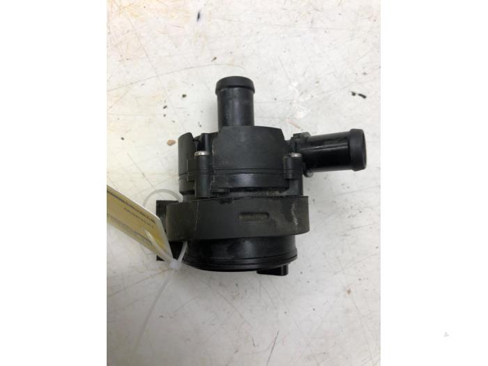 Vattenpump från en Renault Master III (EV/HV/UV/VA/VB/VD/VF/VG/VJ) 2.3 dCi 145 16V FWD 2021