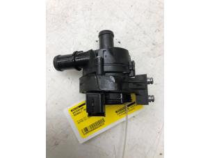 Vattenpump från en Renault Master III (EV/HV/UV/VA/VB/VD/VF/VG/VJ) 2.3 dCi 145 16V FWD 2021
