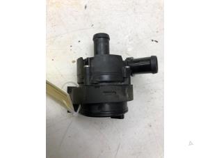 Vattenpump från en Renault Master III (EV/HV/UV/VA/VB/VD/VF/VG/VJ) 2.3 dCi 145 16V FWD 2021