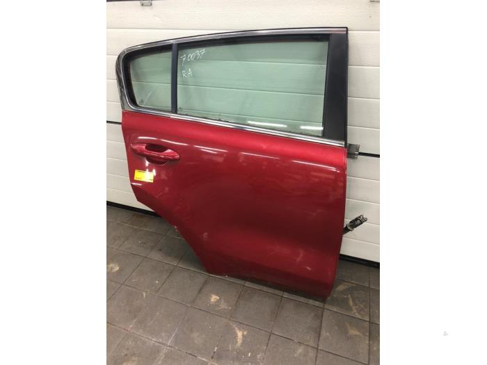 Rear door 4-door, right from a Kia Sportage (QL) 1.6 GDI 132 16V 4x2 2019