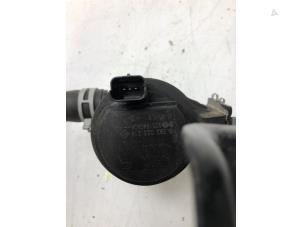 Vattenpump från en Renault Master III (EV/HV/UV/VA/VB/VD/VF/VG/VJ) 2.3 dCi 145 16V FWD 2021