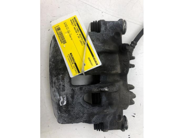 Begagnade Främre bromsok, höger Renault Master III (EV/HV/UV/VA/VB/VD/VF/VG/VJ) 2.3 dCi 145 16V FWD Pris € 103,95 Marginaltabell erbjuds av Wessel Parts & Service B.V.