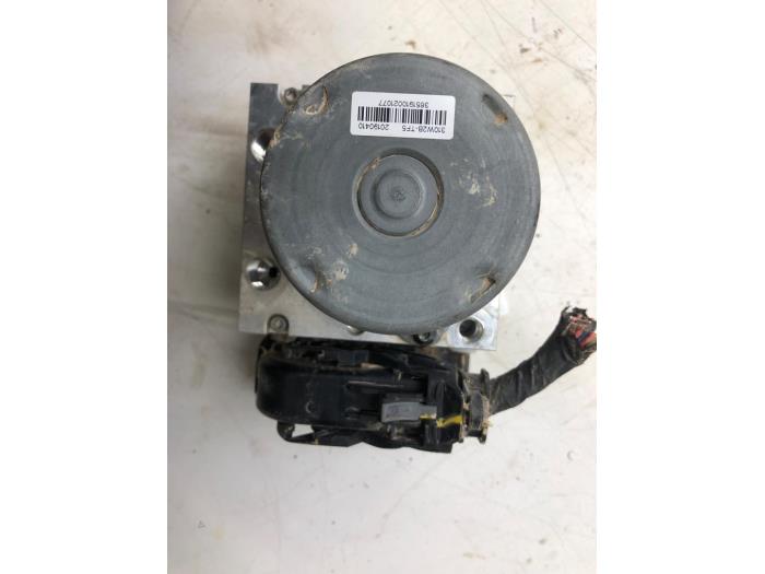 ABS pump from a Kia Sportage (QL) 1.6 GDI 132 16V 4x2 2019