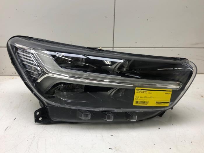 Używane Reflektor prawy Volvo XC40 (XZ) 2.0 D3 16V Cena na żądanie oferowane przez Wessel Parts & Service B.V.