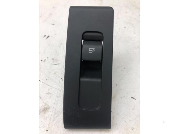 Usados Interruptor de ventanilla eléctrica Volvo XC40 (XZ) 2.0 D3 16V Precio € 30,45 Norma de margen ofrecido por Wessel Parts & Service B.V.