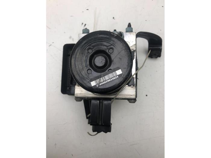 Begagnade ABS-pump BMW 3 serie (F30) 316d 2.0 16V Pris € 82,95 Marginaltabell erbjuds av Wessel Parts & Service B.V.