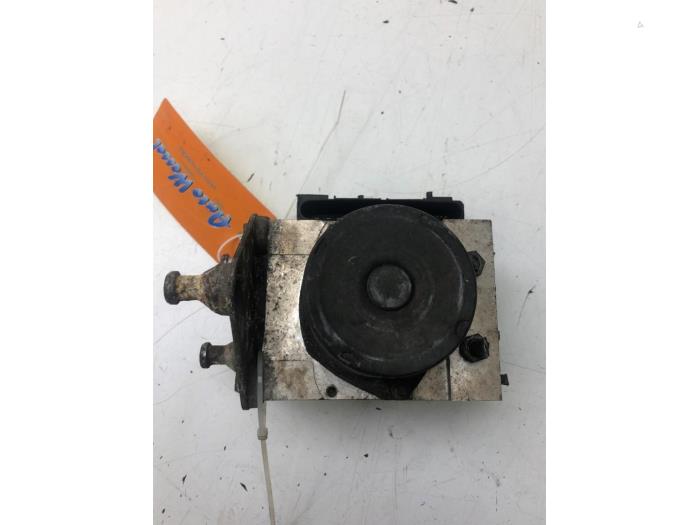 Begagnade ABS-pump Mercedes Vito (639.7) 2.2 109 CDI 16V Pris € 103,95 Marginaltabell erbjuds av Wessel Parts & Service B.V.