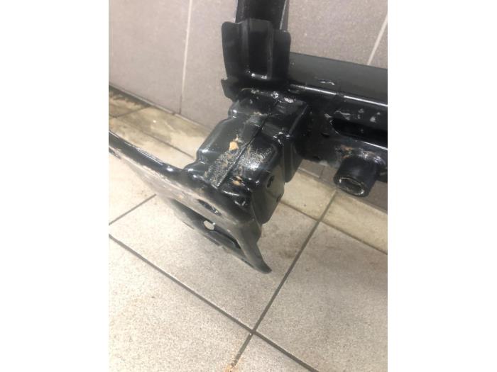 Front bumper frame from a Kia Sportage (QL) 1.6 GDI 132 16V 4x2 2019