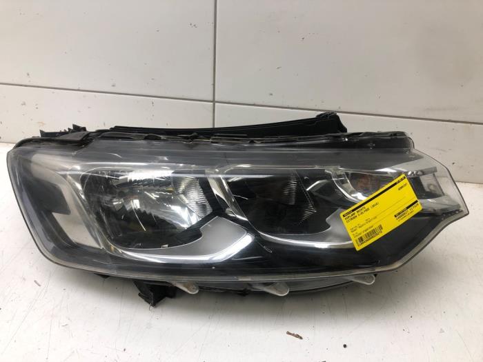 Używane Reflektor prawy Citroen C-Elysee (DD) 1.2 PureTech 82 12V Cena na żądanie oferowane przez Wessel Parts & Service B.V.