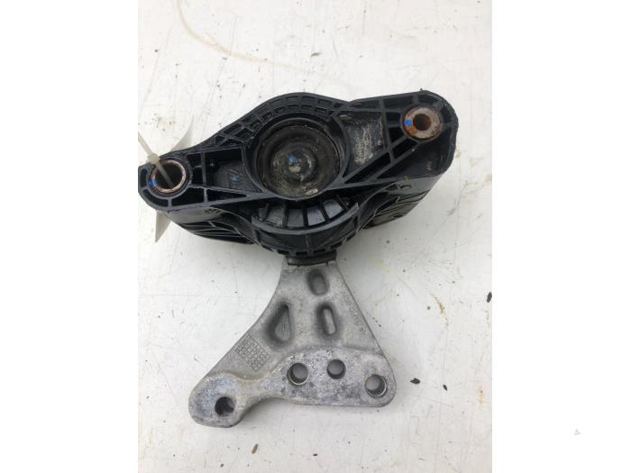 Engine mount from a Citroën C-Elysee (DD) 1.2 PureTech 82 12V 2018