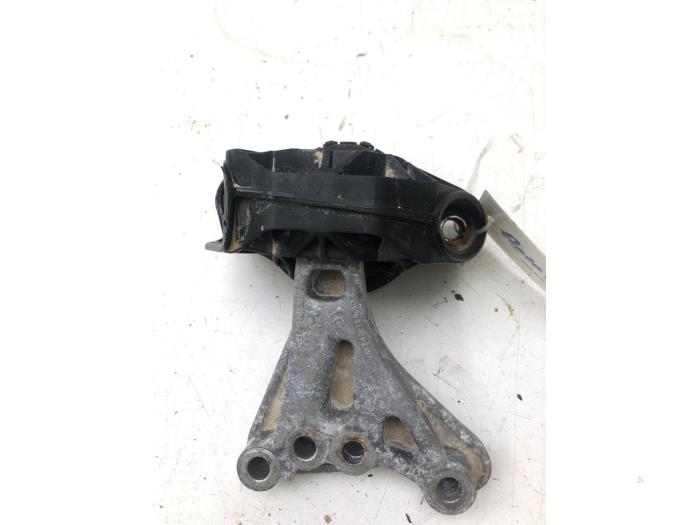 Engine mount from a Citroën C-Elysee (DD) 1.2 PureTech 82 12V 2018