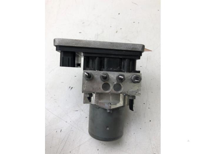 Begagnade ABS-pump Mercedes GLC (X253) 2.9 400 d 24V Pris € 523,95 Marginaltabell erbjuds av Wessel Parts & Service B.V.