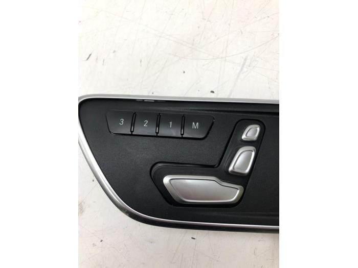 Sitzverstellung Schalter van een Mercedes-Benz CLA (117.3) 2.2 CLA-220 CDI 16V 2019