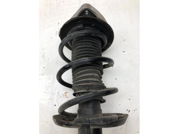 Front shock absorber rod, left from a Mercedes-Benz CLA (117.3) 2.2 CLA-220 CDI 16V 2019