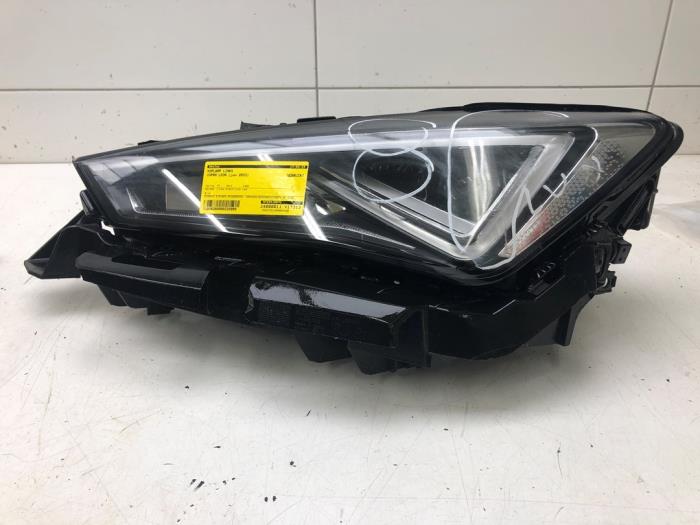 Używane Reflektor lewy Cupra Leon (KLCB) 1.4 e-Hybrid 245, VZ 16V Cena na żądanie oferowane przez Wessel Parts & Service B.V.