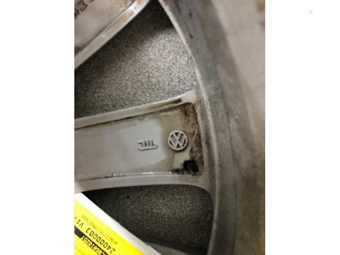 Wheel from a Volkswagen Beetle (16AE) 1.6 TDI 16V 2012