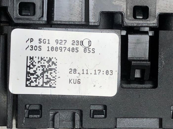 Interruptor PDC de un Volkswagen Golf VII (AUA) 1.0 TSI 12V 2018