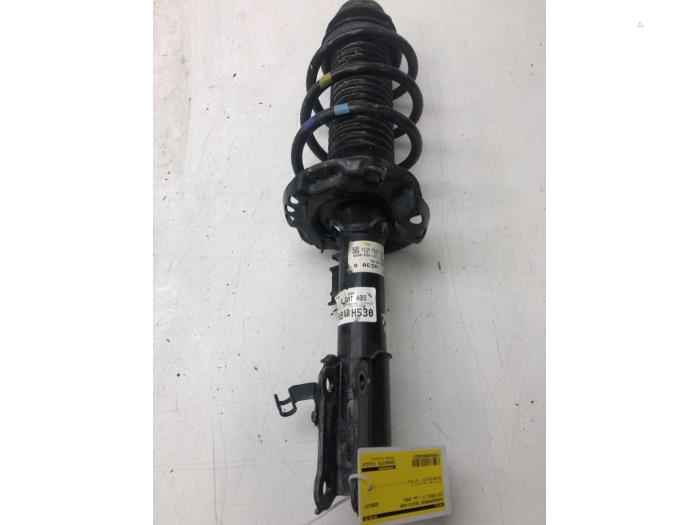 Front shock absorber rod, right from a Kia Stonic (YB) 1.0i T-GDi 12V 2020