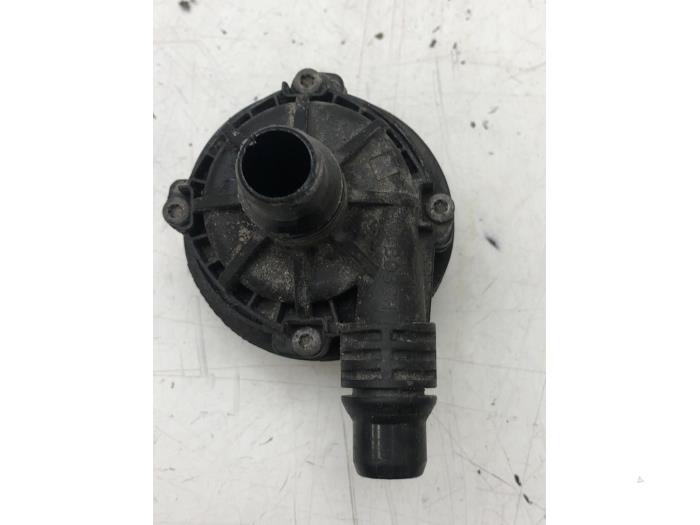 Begagnade Vattenpump Mercedes GLB (247.6) 2.0 GLB-220d 4-Matic Pris € 51,45 Marginaltabell erbjuds av Wessel Parts & Service B.V.
