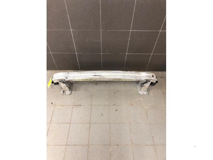 Front bumper frame from a Audi A4 Avant (B8) 2.0 TFSI 16V Quattro 2010