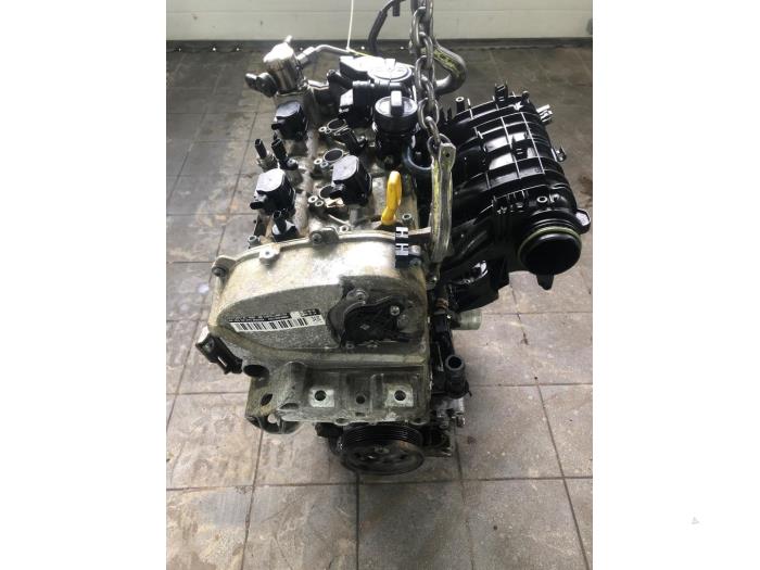 Engine from a Volkswagen T-Roc 1.5 TSI Evo BMT 16V 2022