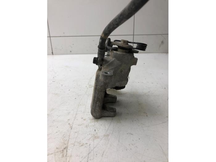 Rear brake calliper, left from a Kia Cee'd (JDB5) 1.4 CRDi 16V 2018