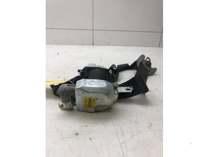 Tendeur de ceinture droit d'un Kia Cee'd (JDB5) 1.4 CRDi 16V 2018