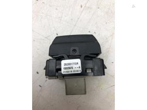 Used Tank cap cover switch Renault Zoé (AG) R90 Price € 29,00 Margin scheme offered by Autobedrijf G.H. Wessel B.V.