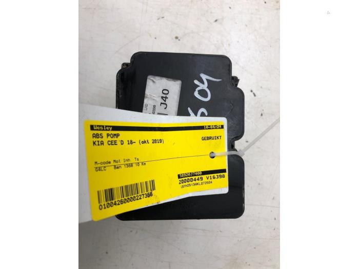 Usagé Bloc ABS Kia Ceed (CDB5/CDBB) 1.4i 16V Prix € 103,95 Règlement à la marge proposé par Wessel Parts & Service B.V.