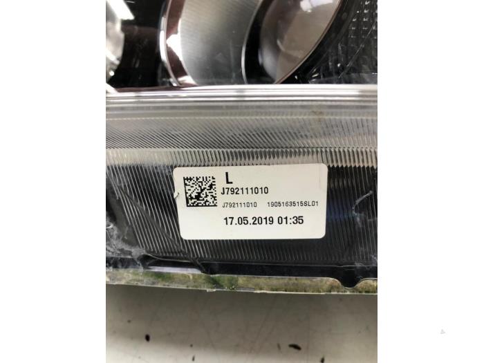 Scheinwerfer links van een Kia Ceed (CDB5/CDBB) 1.0i T-GDi 12V 2019