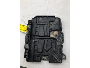 Used Battery box Kia Ceed (CDB5/CDBB) 1.0i T-GDi 12V Price € 39,00 Margin scheme offered by Autobedrijf G.H. Wessel B.V.
