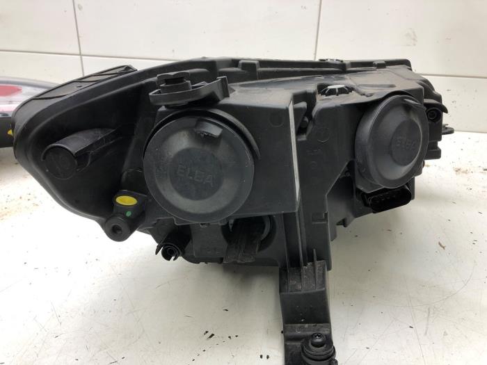Headlight, left from a Volkswagen Caddy 2023
