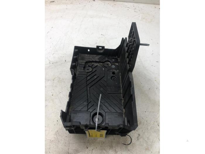Battery box from a Opel Corsa F (UB/UH/UP) 1.2 Turbo 12V 100 2020