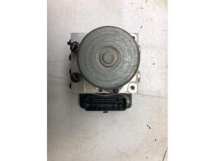 ABS pump from a Kia Ceed (CDB5/CDBB) 1.4i 16V 2019