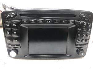 Usagé Radio Mercedes C (W203) 2.2 C-220 CDI 16V Prix € 175,00 Règlement à la marge proposé par Autobedrijf G.H. Wessel B.V.