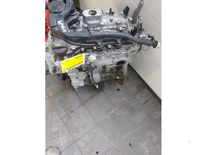 Motor from a Opel Corsa F (UB/UH/UP) 1.2 Turbo 12V 100 2020