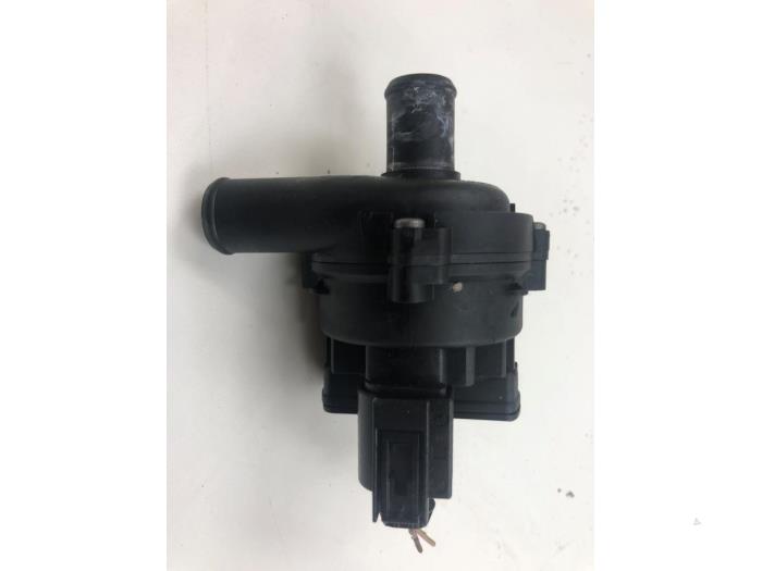 Używane Pompa wodna Mercedes Vito (447.6) 2.0 114 CDI 16V Cena € 36,75 Procedura marży oferowane przez Wessel Parts & Service B.V.
