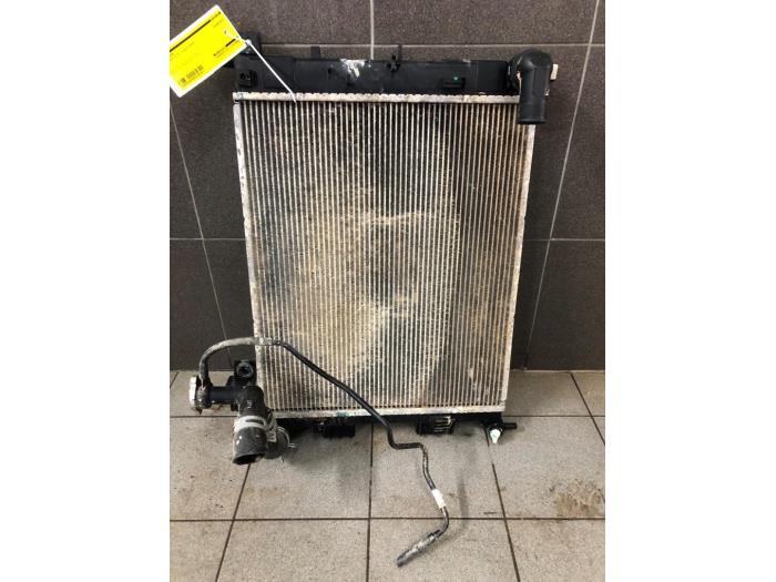 Usagé Radiateur Kia Cee'd (JDB5) 1.4 CRDi 16V Prix € 82,95 Règlement à la marge proposé par Wessel Parts & Service B.V.