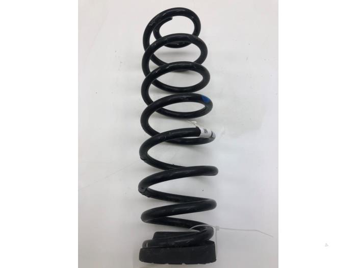 Rear coil spring from a Kia Ceed (CDB5/CDBB) 1.4i 16V 2019