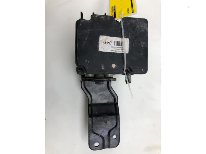 Usagé Bloc ABS Kia Ceed (CDB5/CDBB) 1.4 T-GDI 16V Prix € 103,95 Règlement à la marge proposé par Wessel Parts & Service B.V.
