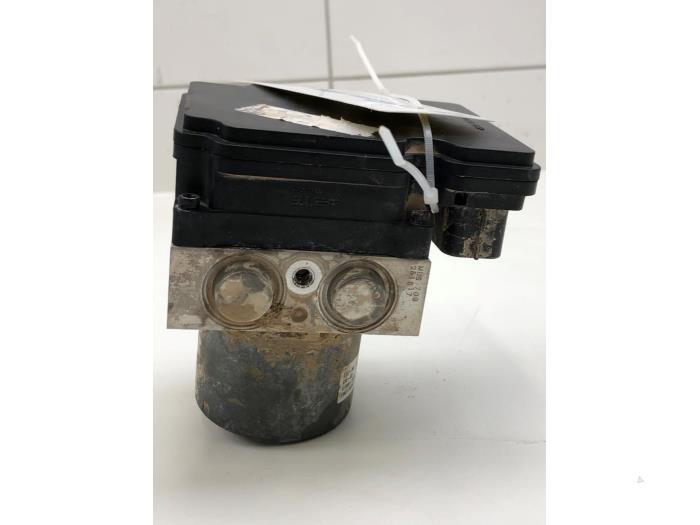 Begagnade ABS-pump Kia Cee'd (JDB5) 1.4 CRDi 16V Pris € 156,45 Marginaltabell erbjuds av Wessel Parts & Service B.V.