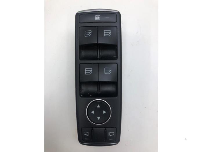 Usados Interruptor de ventanilla eléctrica Mercedes CLA Shooting Brake (117.9) 1.5 CLA-180 d 16V Precio € 51,45 Norma de margen ofrecido por Wessel Parts & Service B.V.