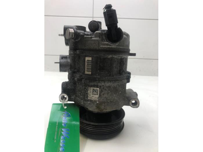 Usagé Compresseur de clim Audi A3 Sportback (8VA/8VF) 1.6 TDI Ultra 16V Prix € 61,95 Règlement à la marge proposé par Wessel Parts & Service B.V.