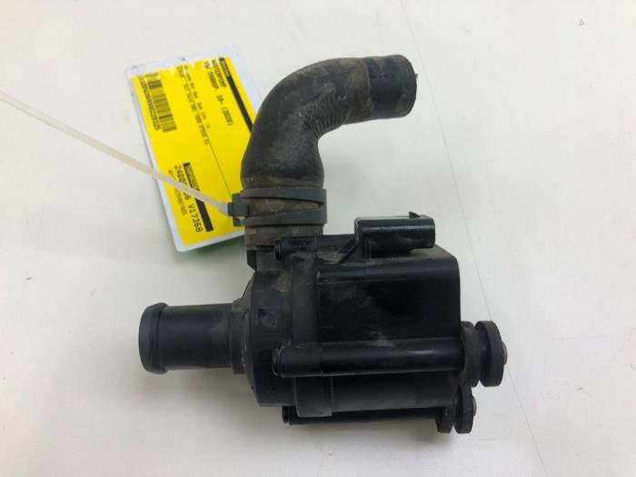 Usagé Pompe à eau Volkswagen Transporter T6 2.0 TDI Prix € 51,45 Règlement à la marge proposé par Wessel Parts & Service B.V.
