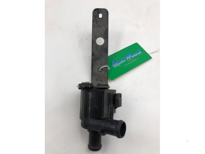 Usagé Pompe à eau Volkswagen Transporter T6 2.0 TDI Prix € 51,45 Règlement à la marge proposé par Wessel Parts & Service B.V.